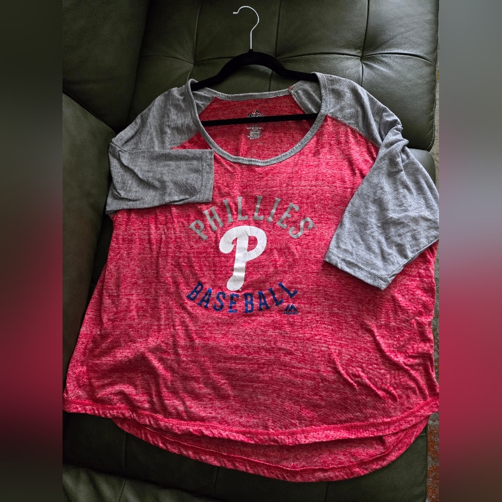 Women's Majestic Phillies Baseball T-shirt Size 2X